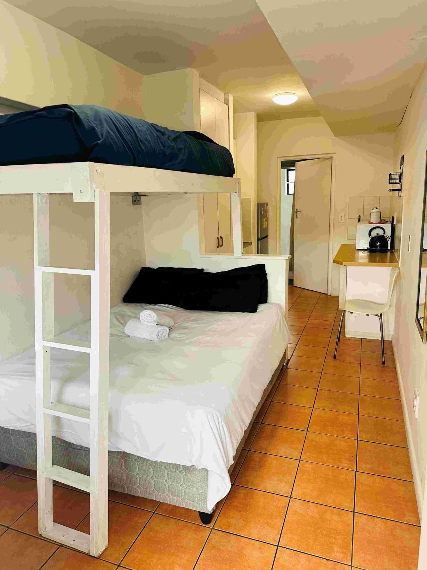 Green Elephant Backpackers Кейптаун Екстериор снимка